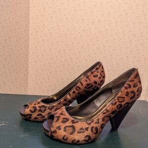 🐆 Vince Camuto Heels Leopard Jaguar Animal Skin opened toed high heels